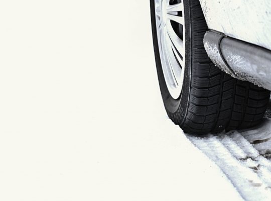 Conduire en montagne : bien choisir vos dispositifs antidérapants pour affronter la neige §