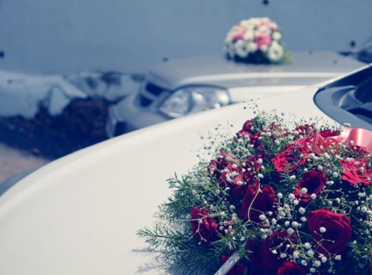 Assurer une voiture balai pour un mariage : démarches et conseils essentiels