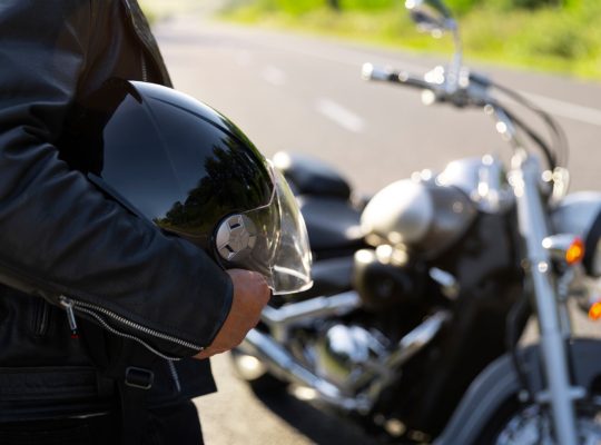 Assurance moto : quelles différences entre tiers, tiers + et tous risques ?